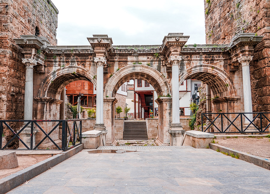 Hadrian Kapısı (Üçkapılar)